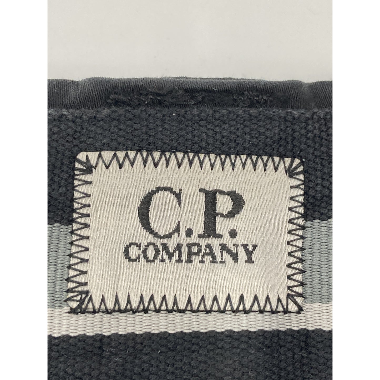 C.P.COMPANY シーピーカンパニー ﾌﾞﾗｯｸ 12CMPA058A ｽﾄﾚｯﾁｻﾃﾝ ﾕｰﾃｨﾘﾃｨ ﾌｧﾌﾞﾘｯｸﾊﾟﾝﾂ ボトムス 44