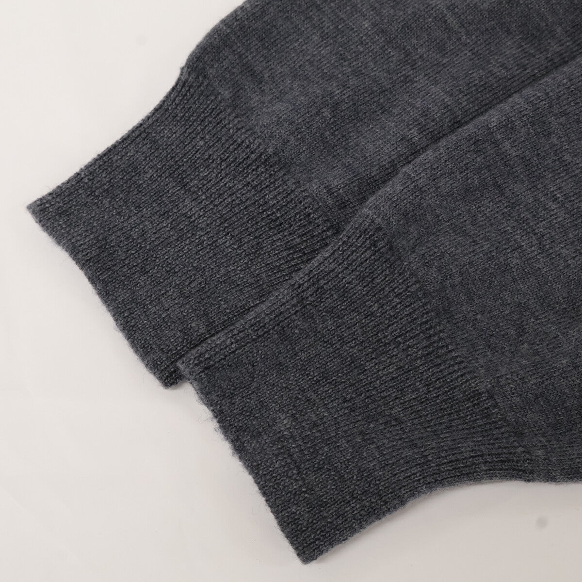 BAFY バフィー ｸﾞﾚｰ ｳｰﾙ ﾎﾞﾀﾝﾆｯﾄｶｰﾃﾞｨｶﾞﾝ トップス 48