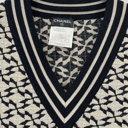 CHANEL シャネル 07A P31879K00638 ﾍﾞｰｼﾞｭ×ﾌﾞﾗｯｸ ｳｰﾙ混 総柄 Vﾈｯｸﾆｯﾄﾌﾟﾙｵｰﾊﾞｰ トップス 48