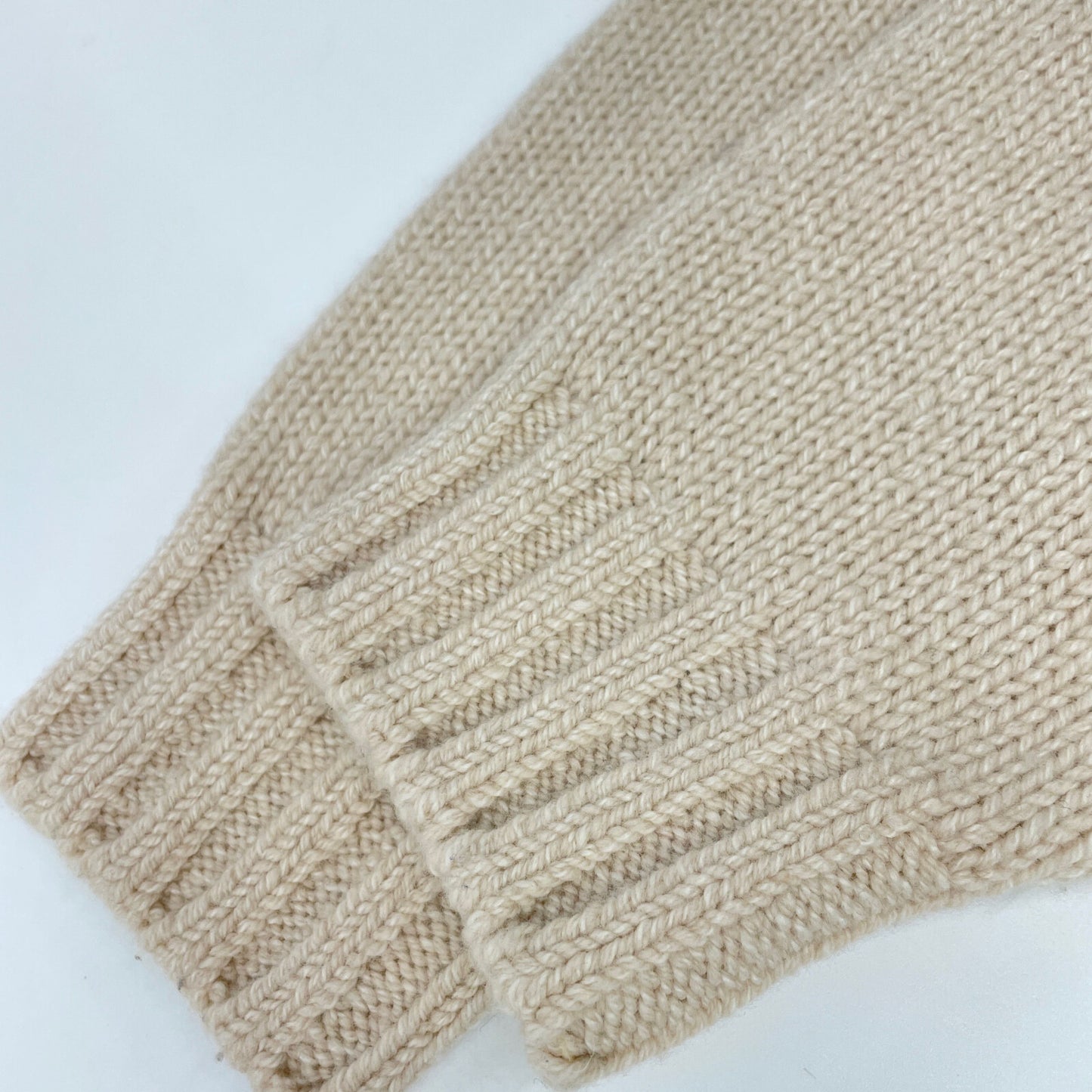 SLOANE スローン 【HPS別注】ｱｲﾎﾞﾘｰ ｶｼﾐﾔ ﾄﾞﾛｯﾌﾟｼｮﾙﾀﾞｰ ﾀｰﾄﾙﾈｯｸﾆｯﾄ トップス 2