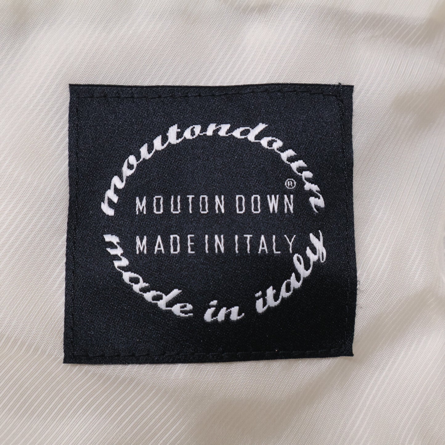 1piu1uguale3 ウノピゥウノウグァーレトレ ｘEMMETIエンメティ MRB536 MOUNTON SHORT WRAPHOODED COAT ムートン切替ダウン コート IV