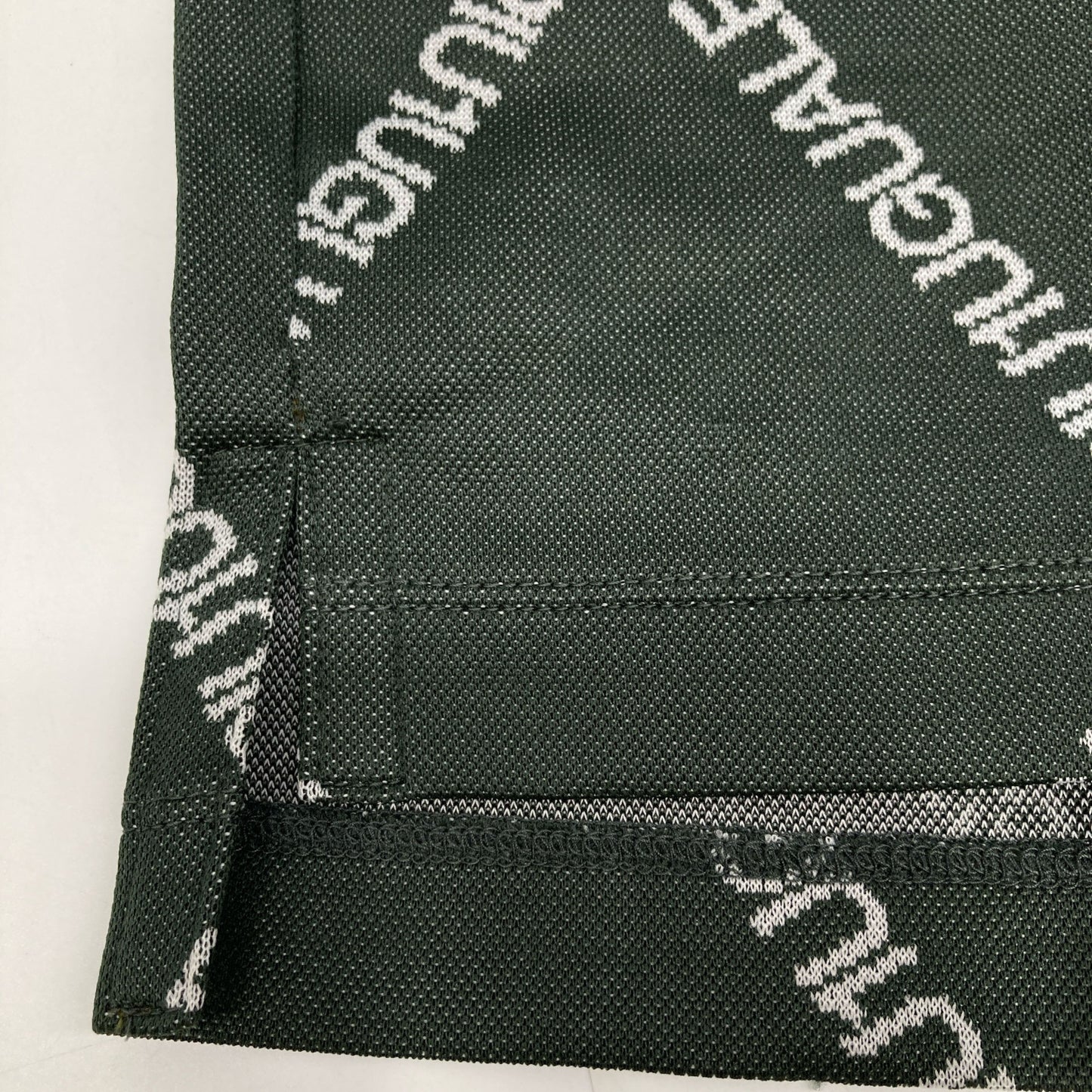 1piu1uguale3 ウノピゥウノウグァーレトレ 【GOLF】【×戸賀敬城】GRK062 ｶｰｷ ARGYLE LOGO 半袖ｼｬﾂ トップス V