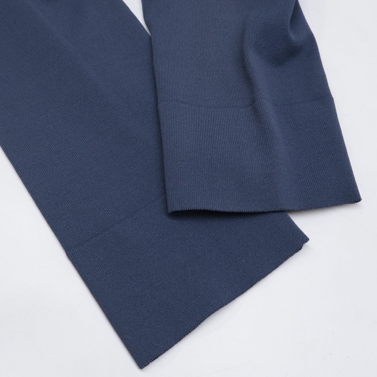 Salvatore Ferragamo サルヴァトーレフェラガモ 0718924 ﾈｲﾋﾞｰ ﾚｰﾖﾝ×ﾅｲﾛﾝ ｶﾞﾝﾁｰﾆﾁｬｰﾑ ｽﾀｯｽﾞﾃﾞｻﾞｲﾝｶｰﾃﾞｨｶﾞﾝ トップス M