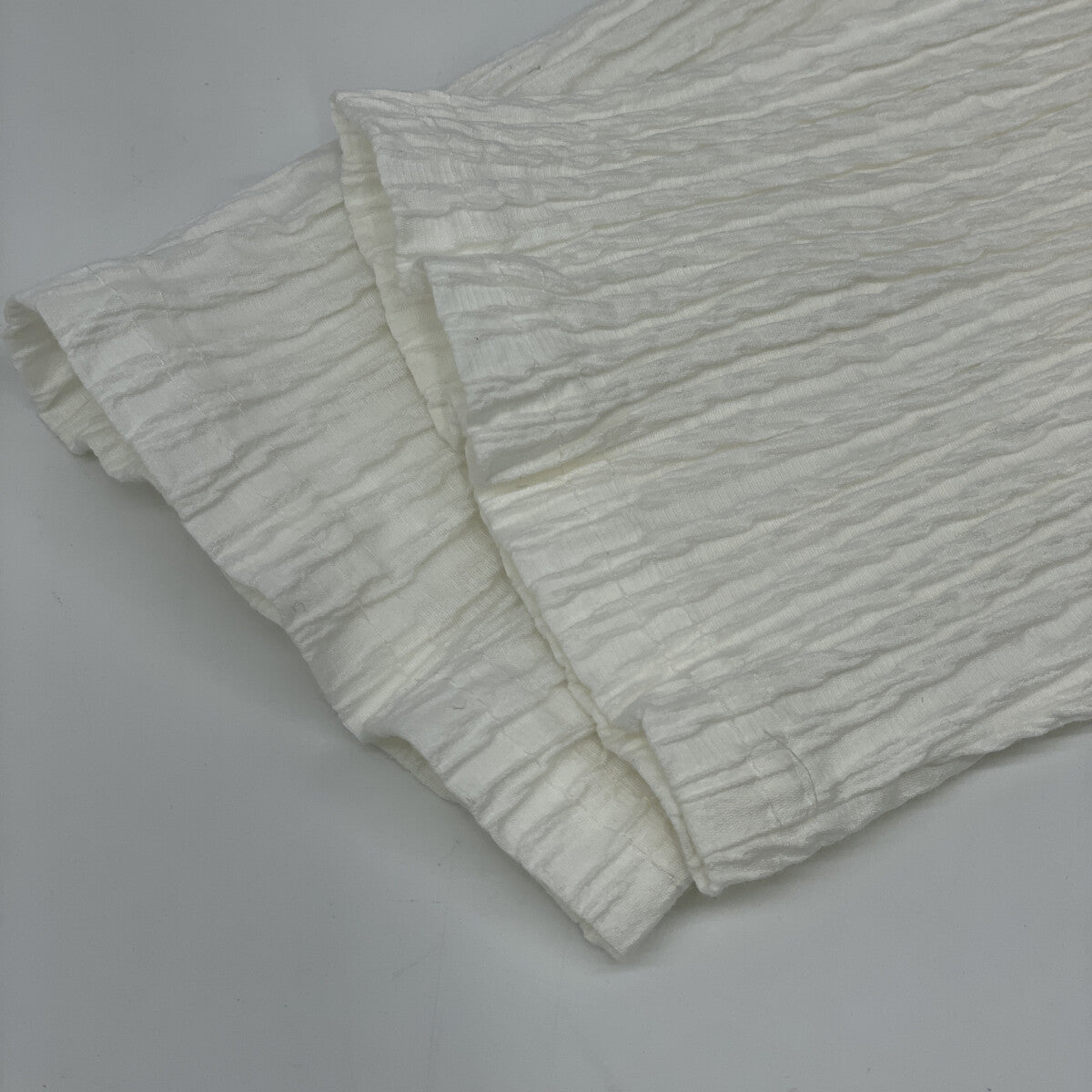 6 ROKU ロク ﾎﾜｲﾄ ｼｪﾙﾎﾞﾀﾝｼｭﾘﾝｸ加工ｼｬﾂﾌﾞﾗｳｽ トップス 表記なし