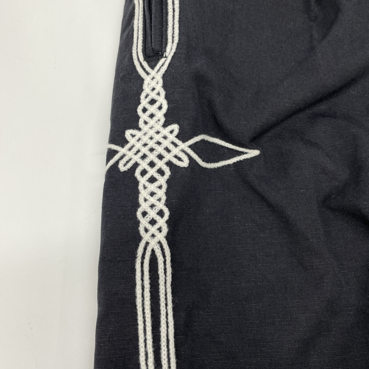 VERYTAGE ベリーテイジ ﾌﾞﾗｯｸ×ﾎﾜｲﾄ ﾘﾈﾝ混 ZWIDER embroidery ボトムス 2