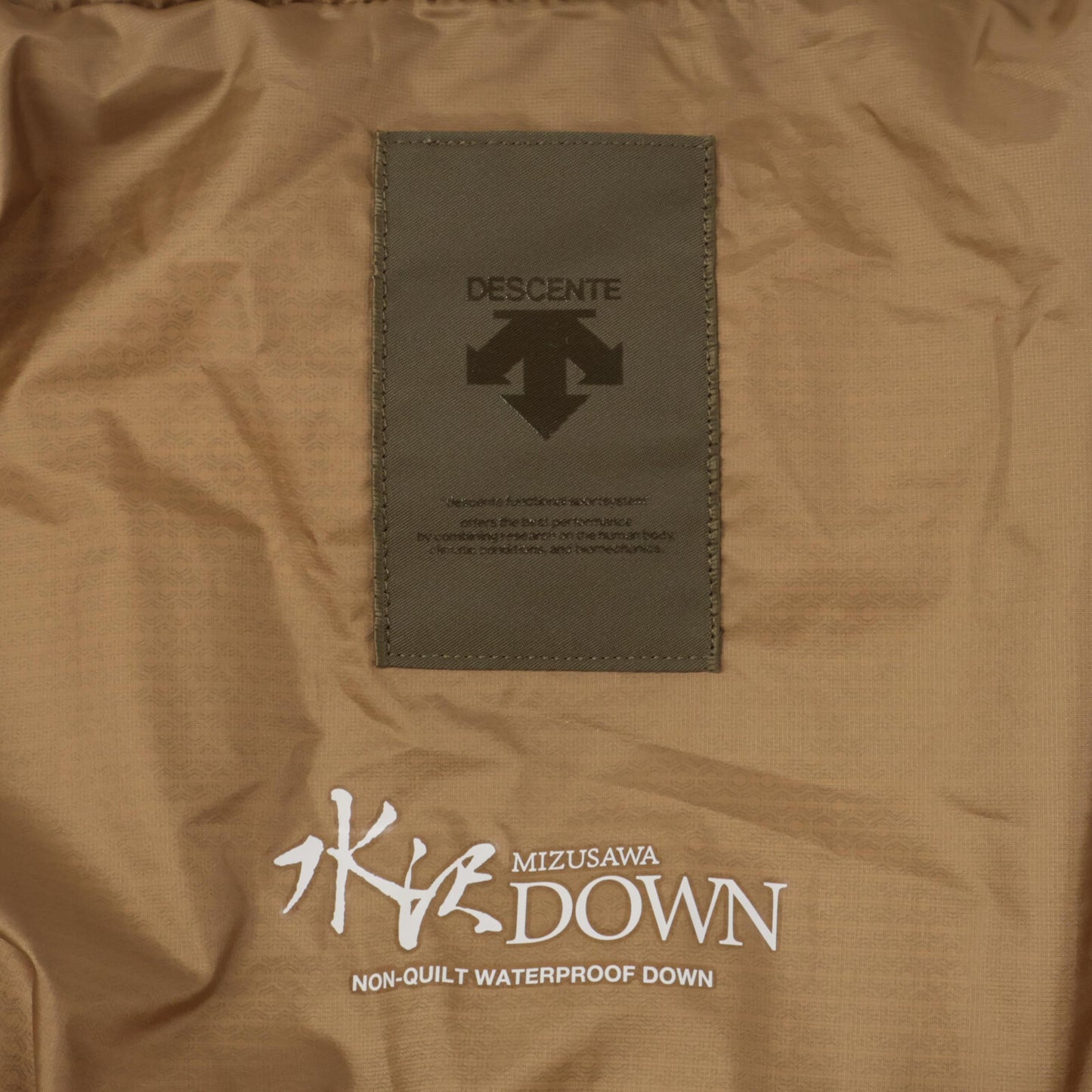 水沢ダウン ミズサワダウン ×ﾃﾞｻﾝﾄ DXG0319WBS ｶｰｷ ﾗｸｰﾝﾌｧｰ ﾌｰﾃﾞｯﾄﾞﾀﾞｳﾝｼﾞｬｹｯﾄ コート M