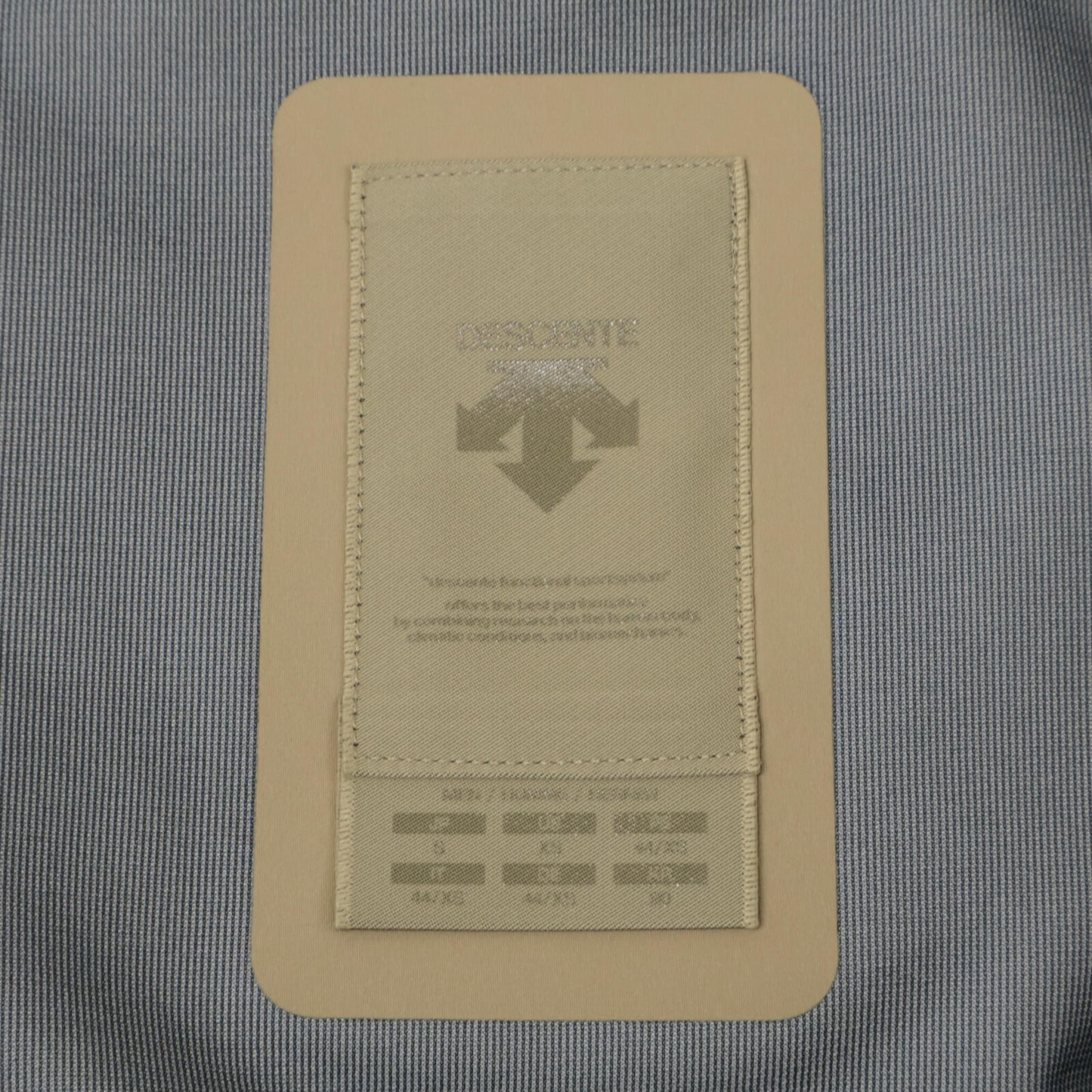 DESCENTE デサント 【ALLTERRAIN】DAMVGK31 ﾍﾞｰｼﾞｭ ﾅｲﾛﾝ ﾊｰﾄﾞｼｪﾙｼﾞｬｹｯﾄ ジャケット S