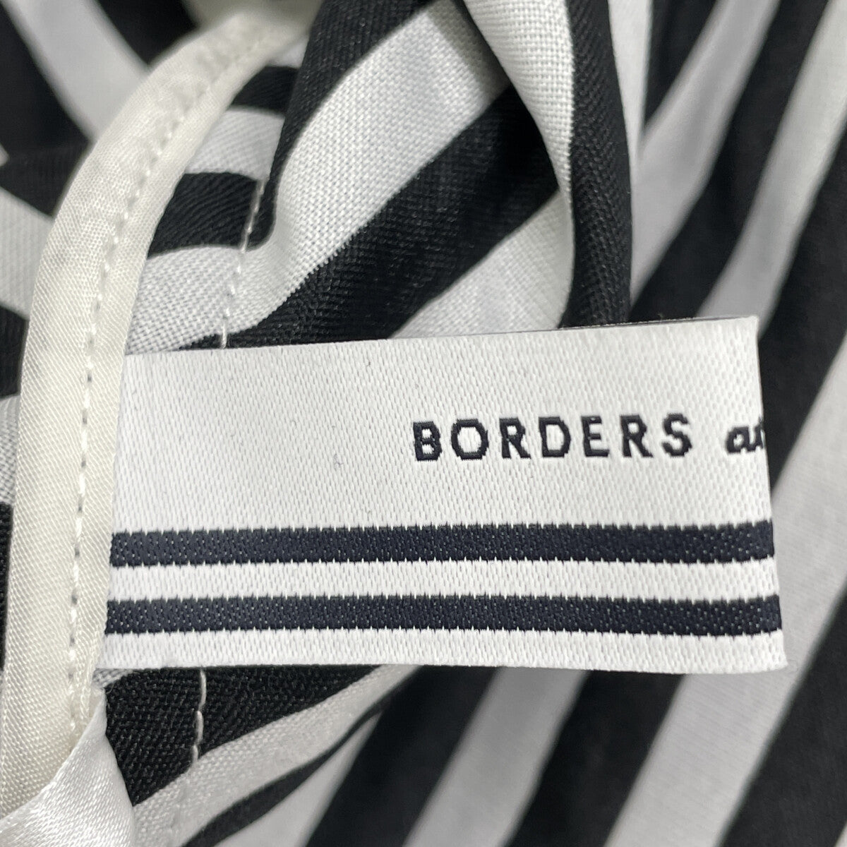 BORDERS at BALCONY ボーダーズアットバルコニー BD2211-2D-15 ﾌﾞﾗｯｸ ﾎﾞｰﾀﾞｰﾍﾟﾌﾟﾗﾑｶｯﾄｿｰ トップス 36