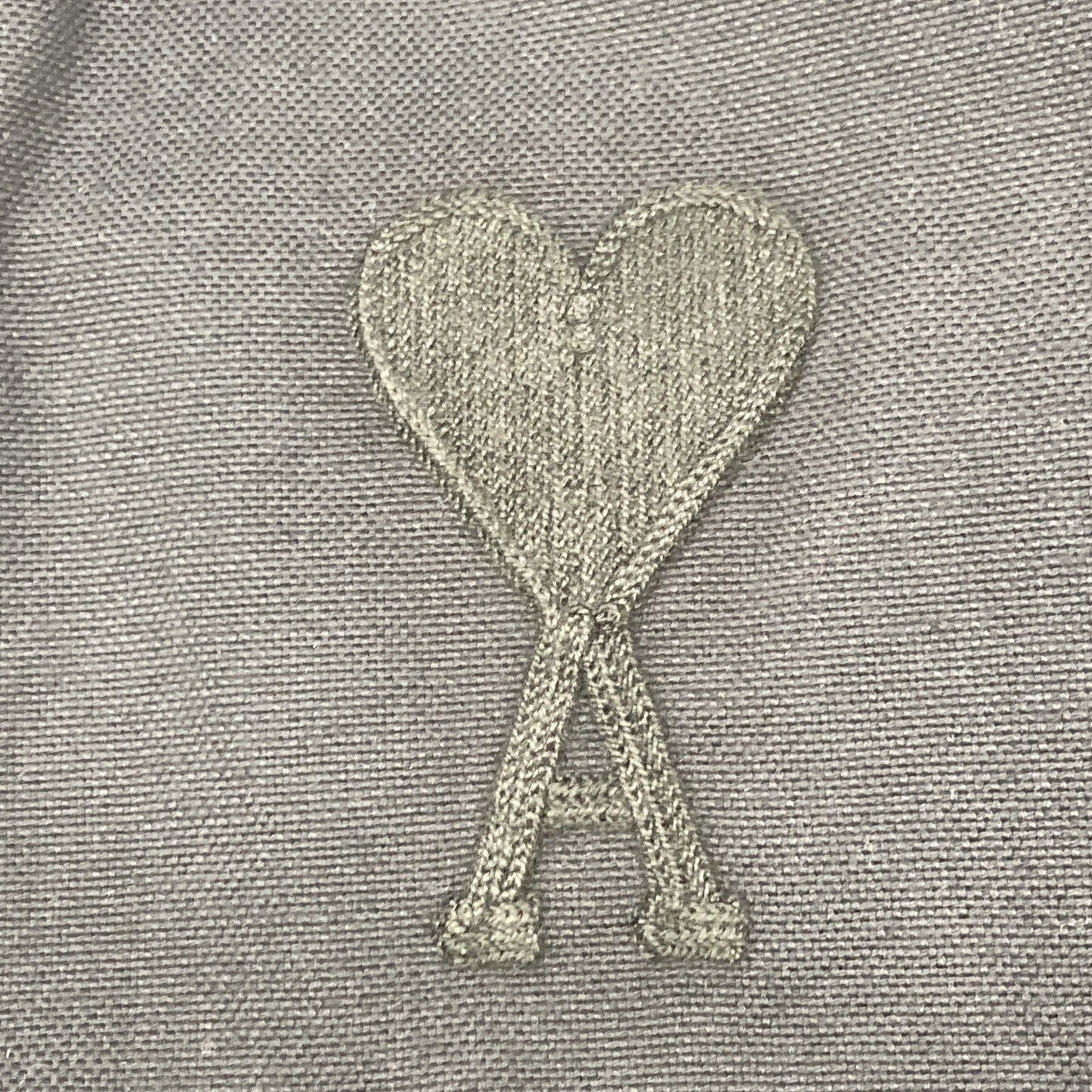 AMI PARIS アミパリス USH124.418 ﾌﾞﾗｯｸ ﾊｰﾄﾛｺﾞ刺繍長袖ｼｬﾂ トップス 44