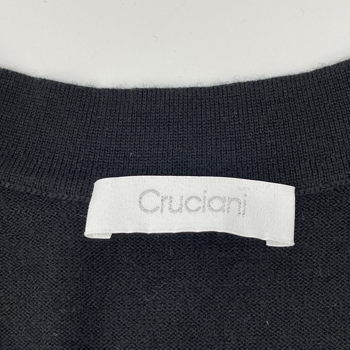 Cruciani クルチアーニ ﾌﾞﾗｯｸ ｳｰﾙ100 ﾎﾞﾀﾝﾆｯﾄｶｰﾃﾞｨｶﾞﾝ トップス 48