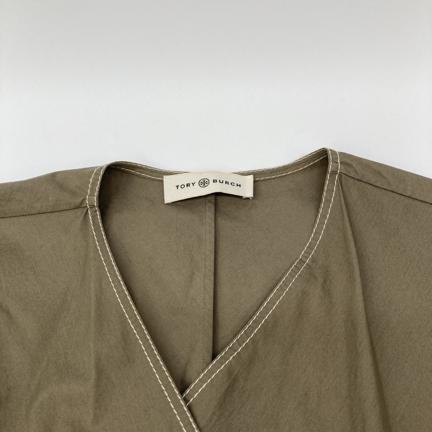 Tory Burch トリーバーチ ｶｰｷ ﾉｰｽﾘｰﾌﾞﾍﾞﾙﾄ ﾗｯﾌﾟｷﾞｬｻﾞｰﾄﾞﾚｽﾜﾝﾋﾟｰｽ ワンピース O