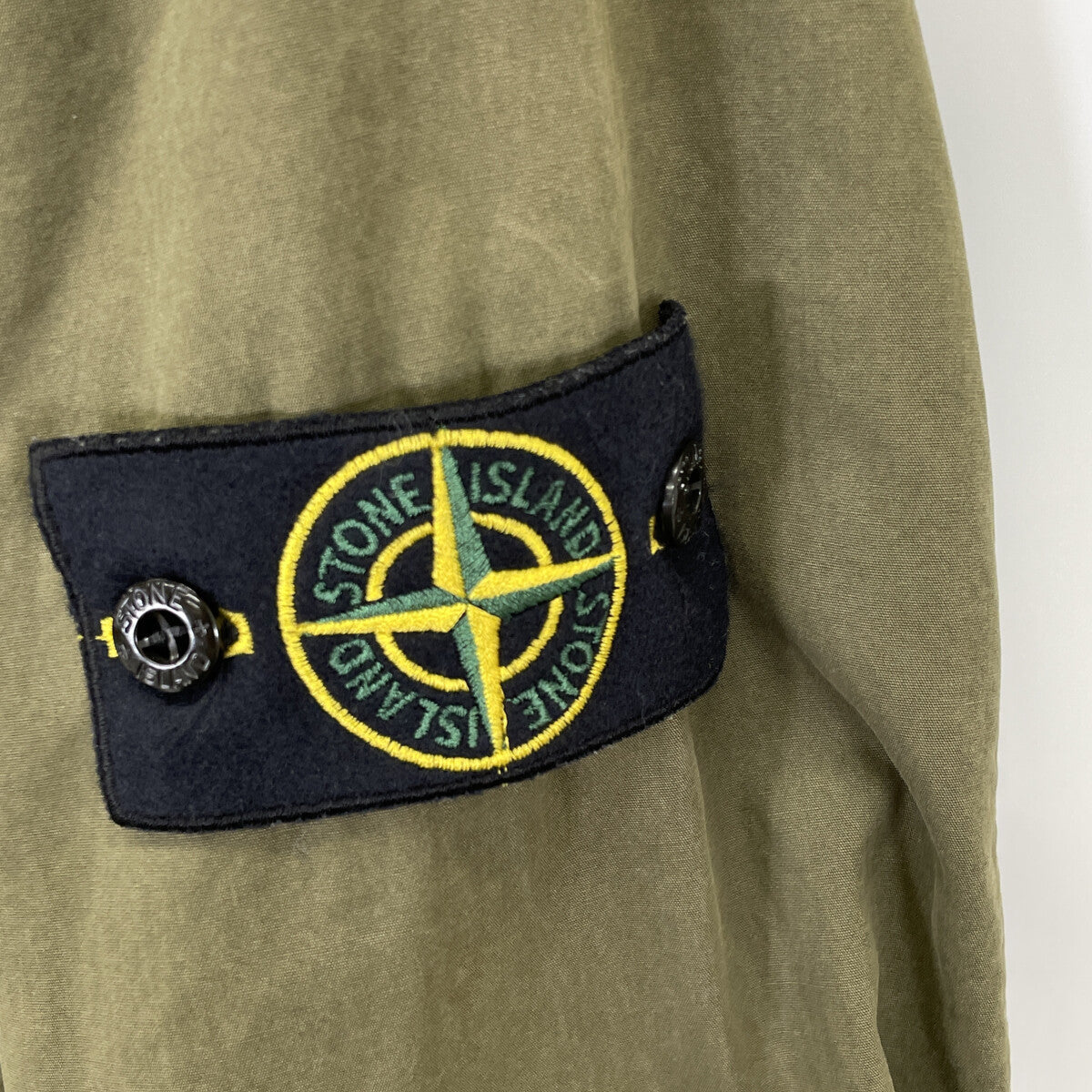 STONE ISLAND ストーンアイランド 21SS 7415439WN ｶｰｷ ｶﾞｰﾒﾝﾄﾀﾞｲ OLD加工 ｺﾝﾊﾟｽﾊﾟｯﾁ ﾌﾗｲﾄｼﾞｬｹｯﾄ ジャケット M