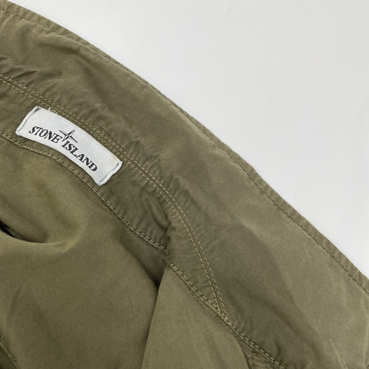 STONE ISLAND ストーンアイランド 21SS 7415439WN ｶｰｷ ｶﾞｰﾒﾝﾄﾀﾞｲ OLD加工 ｺﾝﾊﾟｽﾊﾟｯﾁ ﾌﾗｲﾄｼﾞｬｹｯﾄ ジャケット M