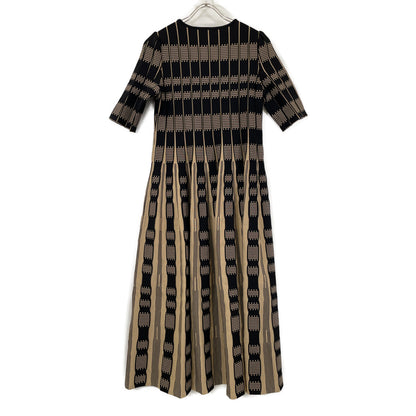 ADORE アドーア 531-0174308 ﾌﾞﾗｯｸ×ﾍﾞｰｼﾞｭ ｼﾞｬｶﾞｰﾄﾞﾌﾟﾘｰﾂﾆｯﾄﾜﾝﾋﾟｰｽ ワンピース 38