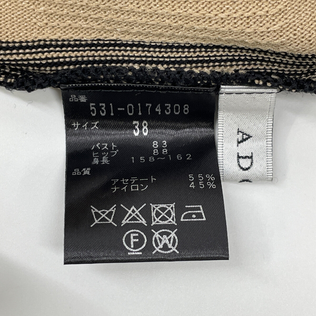 ADORE アドーア 531-0174308 ﾌﾞﾗｯｸ×ﾍﾞｰｼﾞｭ ｼﾞｬｶﾞｰﾄﾞﾌﾟﾘｰﾂﾆｯﾄﾜﾝﾋﾟｰｽ ワンピース 38