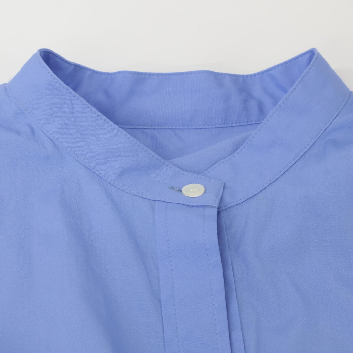 Whim Gazette ウィムガゼット ﾌﾞﾙｰ ﾉｰｶﾗｰ 刺繍ﾁｭﾆｯｸｼｬﾂ トップス F