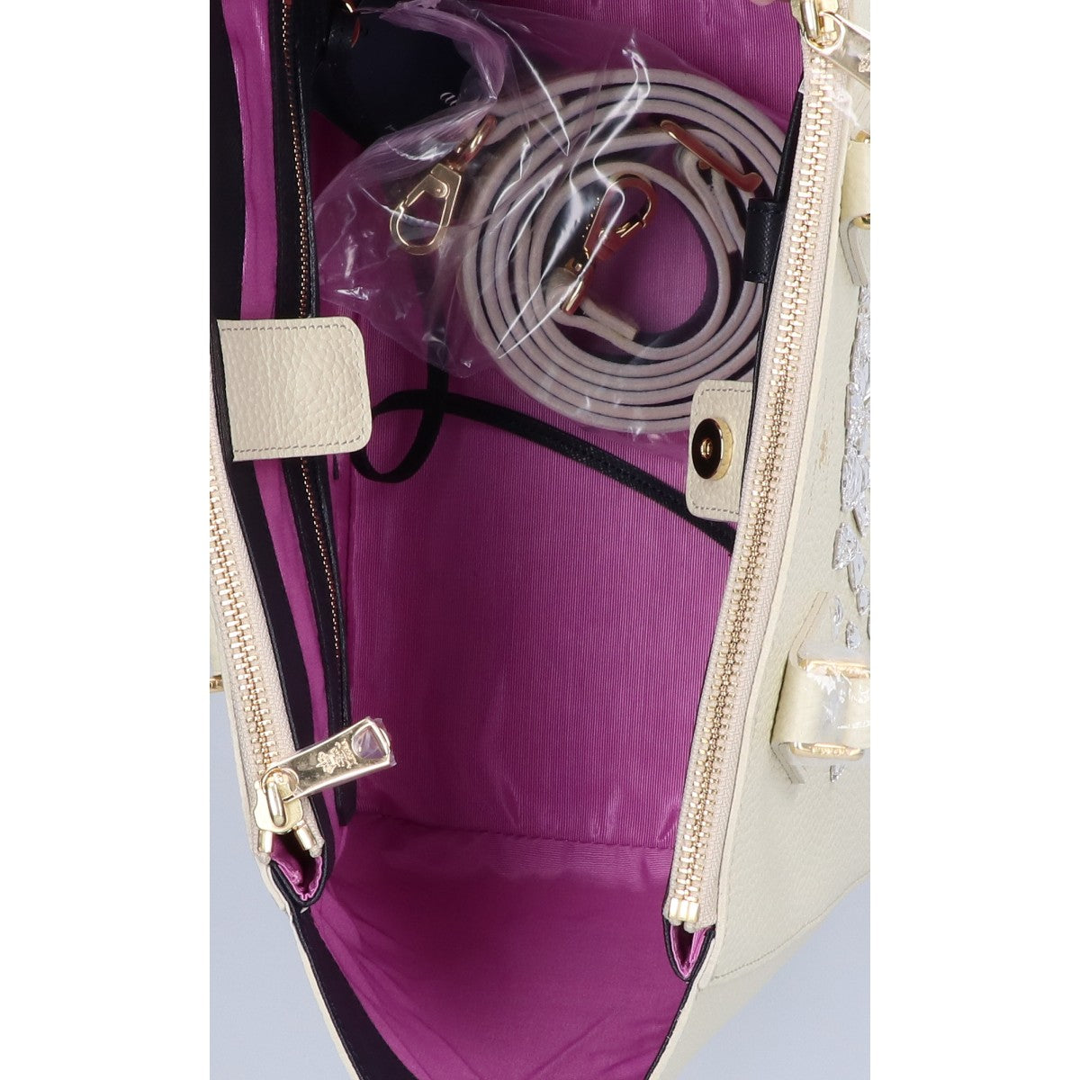 A.D.M.J. Accessoires De Mademoiselle ADMJ 【新品未使用】ACS01057 牛革 スワロフスキークリスタル付 Wジップ トートバッグ