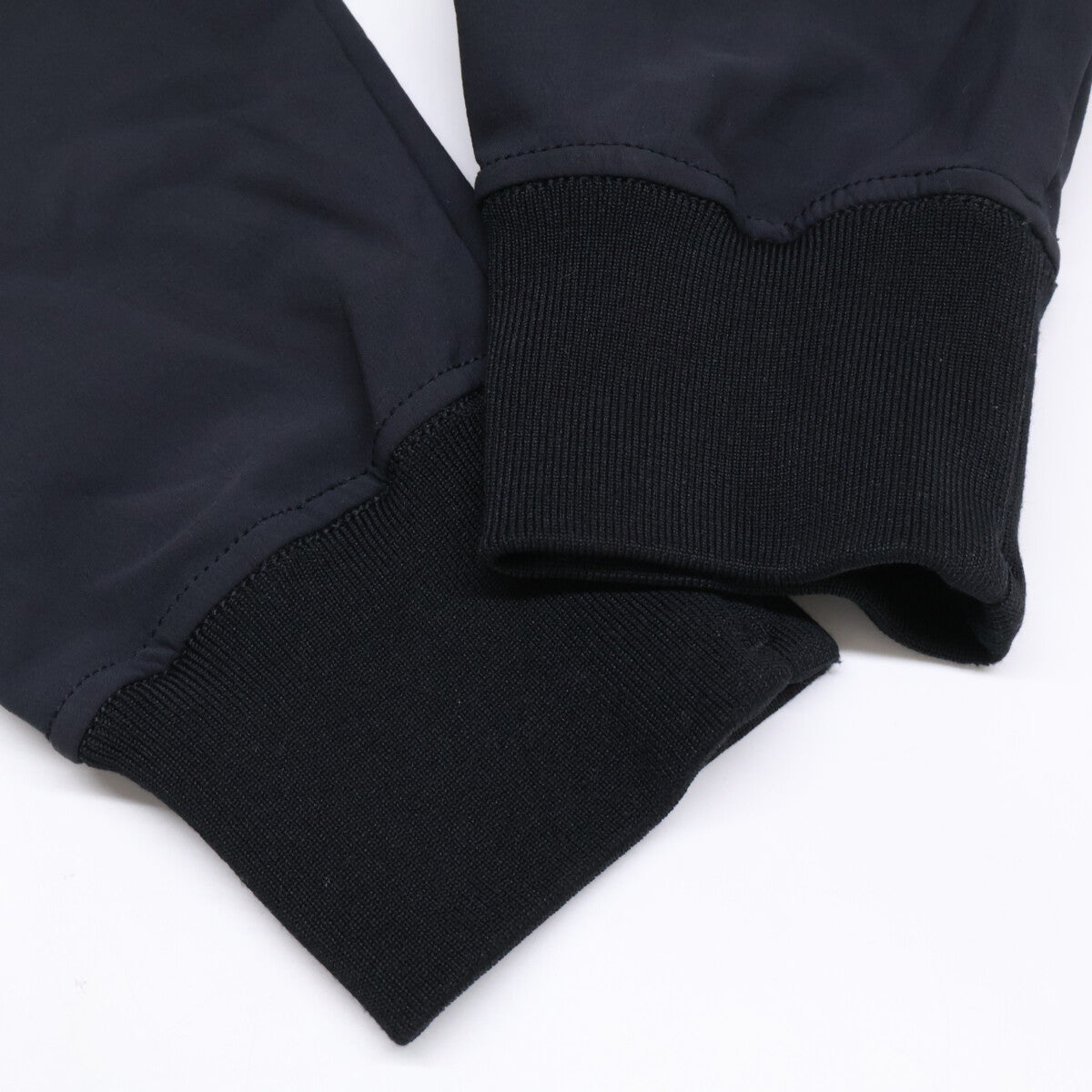 STONE ISLAND ストーンアイランド 【国内正規】581561055 ソフトシェル ジップアップ フーディ ジャケット S