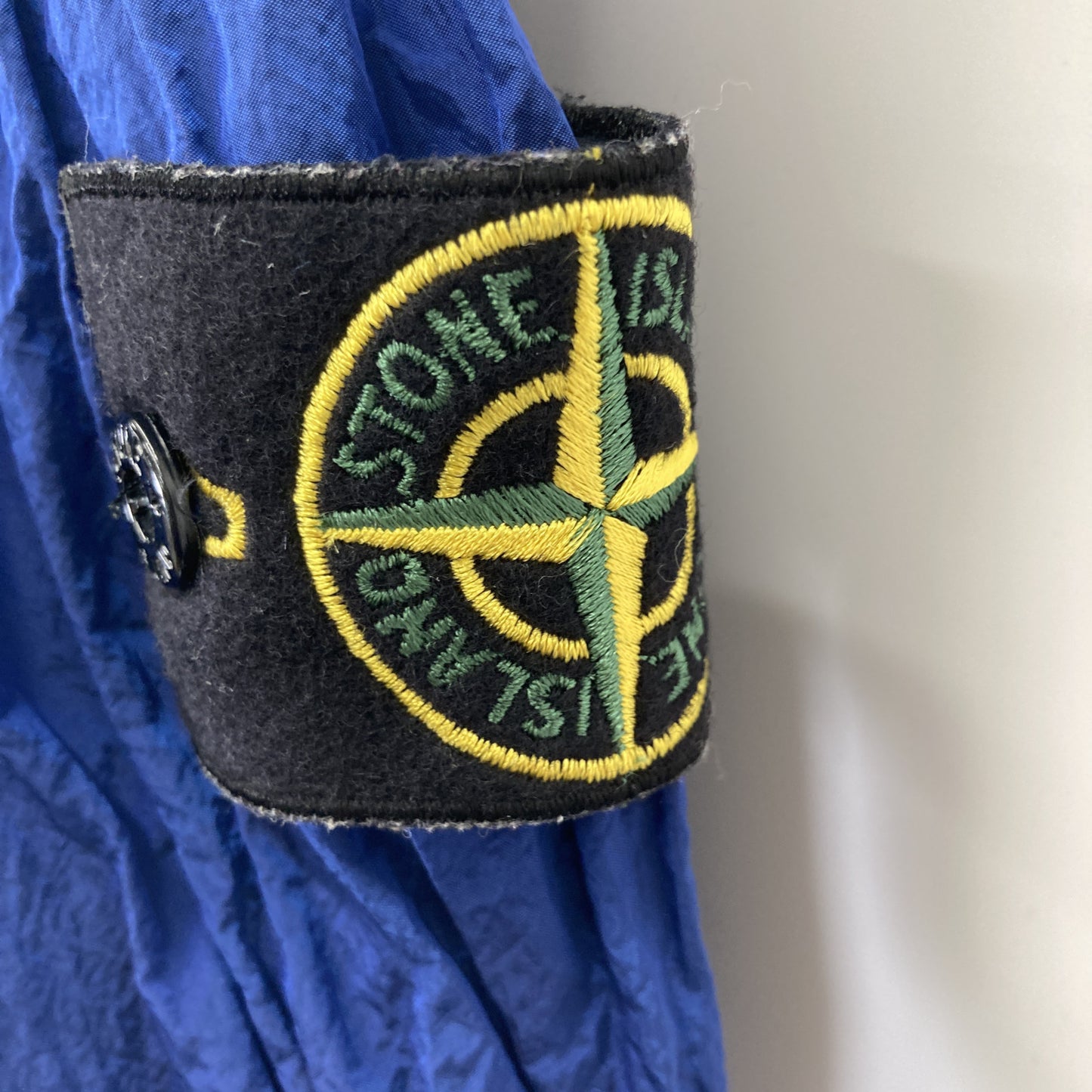 STONE ISLAND ストーンアイランド 15SS 62151F244 ﾌﾞﾙｰ ｶﾞｰﾒﾝﾄﾀﾞｲ ﾅｲﾛﾝﾒﾀﾙ 長袖ｼｬﾂｼﾞｬｹｯﾄ ジャケット Ｓ
