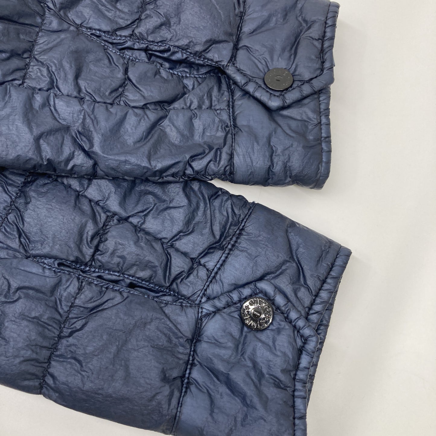 STONE ISLAND ストーンアイランド 631510424 ﾈｲﾋﾞｰ ｶﾞｰﾒﾝﾄﾀﾞｲ 長袖ﾀﾞｳﾝ ｼｬﾂ ｼﾞｬｹｯﾄ ジャケット S