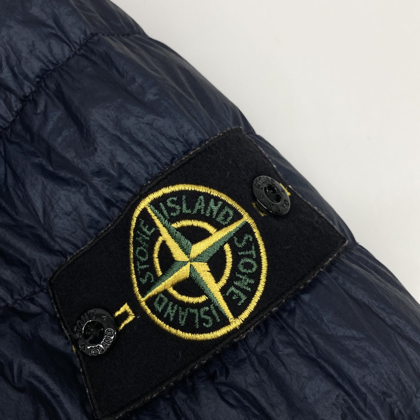 STONE ISLAND ストーンアイランド 631510424 ﾈｲﾋﾞｰ ｶﾞｰﾒﾝﾄﾀﾞｲ 長袖ﾀﾞｳﾝ ｼｬﾂ ｼﾞｬｹｯﾄ ジャケット S