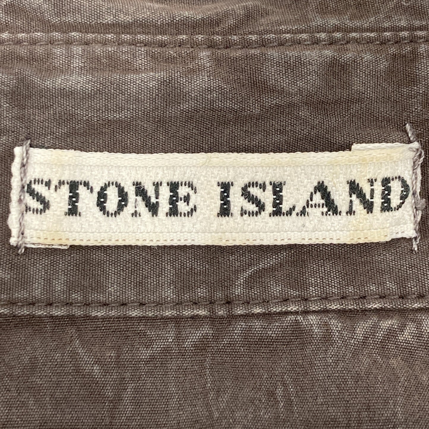 STONE ISLAND ストーンアイランド 31151514 ﾌﾞﾗｳﾝ ｵｰﾊﾞｰﾀﾞｲ ﾀｲﾌﾟﾗｲﾀｰｺｯﾄﾝｼｬﾂ トップス S