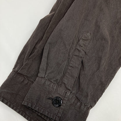 STONE ISLAND ストーンアイランド 31151514 ﾌﾞﾗｳﾝ ｵｰﾊﾞｰﾀﾞｲ ﾀｲﾌﾟﾗｲﾀｰｺｯﾄﾝｼｬﾂ トップス S