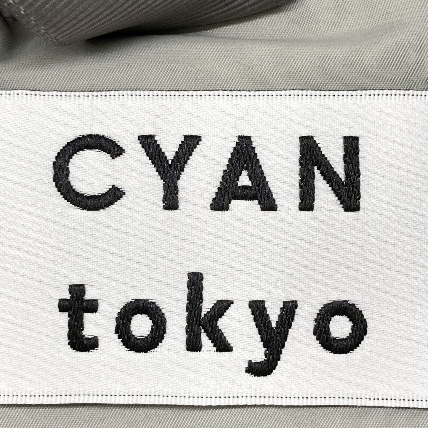 CYAN TOKYO シアントーキョー 404261 ｸﾞﾚｰ ﾅｲﾛﾝ ｽﾄｰﾙﾗｲｸﾌｧｰｺﾝﾋﾞﾀﾞｳﾝﾍﾞｽﾄ ベスト F