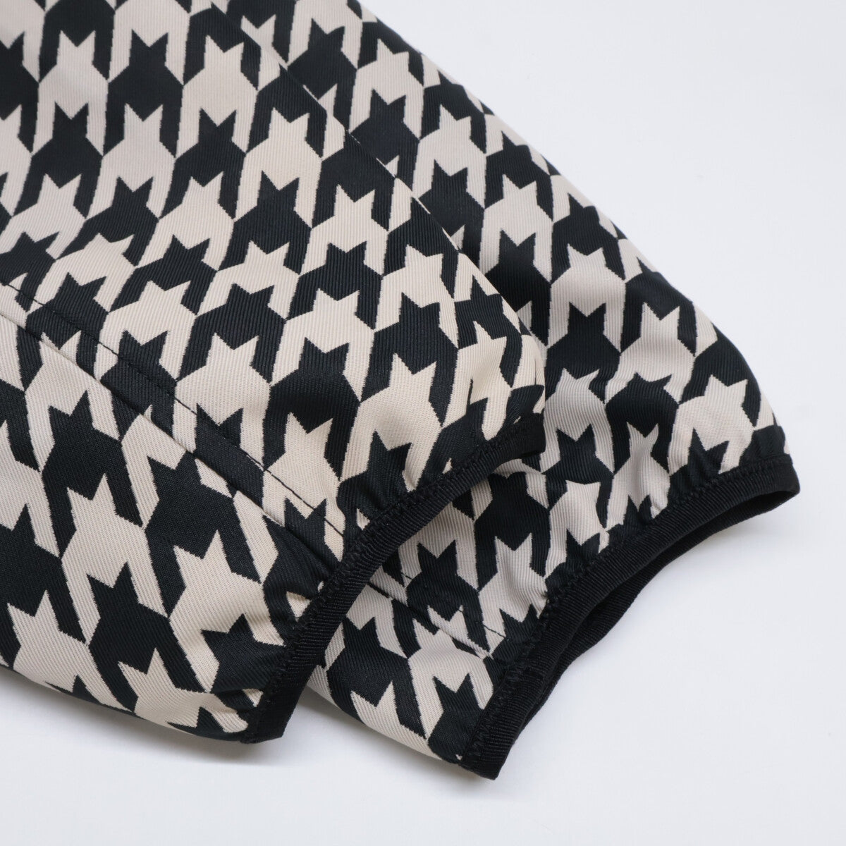 BURBERRY バーバリー 美品 8081894 ハウンドトゥース バックロゴ ナイロンジップフーディジャケット ジャケット M