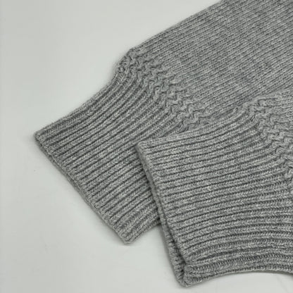 STONE ISLAND ストーンアイランド 7315550A7 ｸﾞﾚｰ ｳｰﾙ混 ｺﾝﾊﾟｽﾊﾟｯﾁ ﾄﾞﾛｰｽﾄﾘﾝｸﾞ ﾆｯﾄﾌｰﾃﾞｨﾌﾟﾙｵｰﾊﾞｰ トップス M