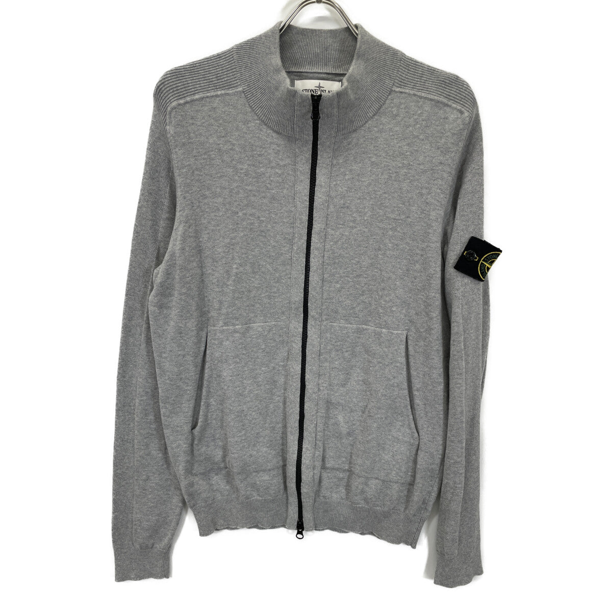 STONE ISLAND ストーンアイランド 6415562B2 ｸﾞﾚｰ ｺｯﾄﾝ ｺﾝﾊﾟｽﾊﾟｯﾁ ｼﾞｯﾌﾟｱｯﾌﾟﾆｯﾄｶｰﾃﾞｨｶﾞﾝ トップス M