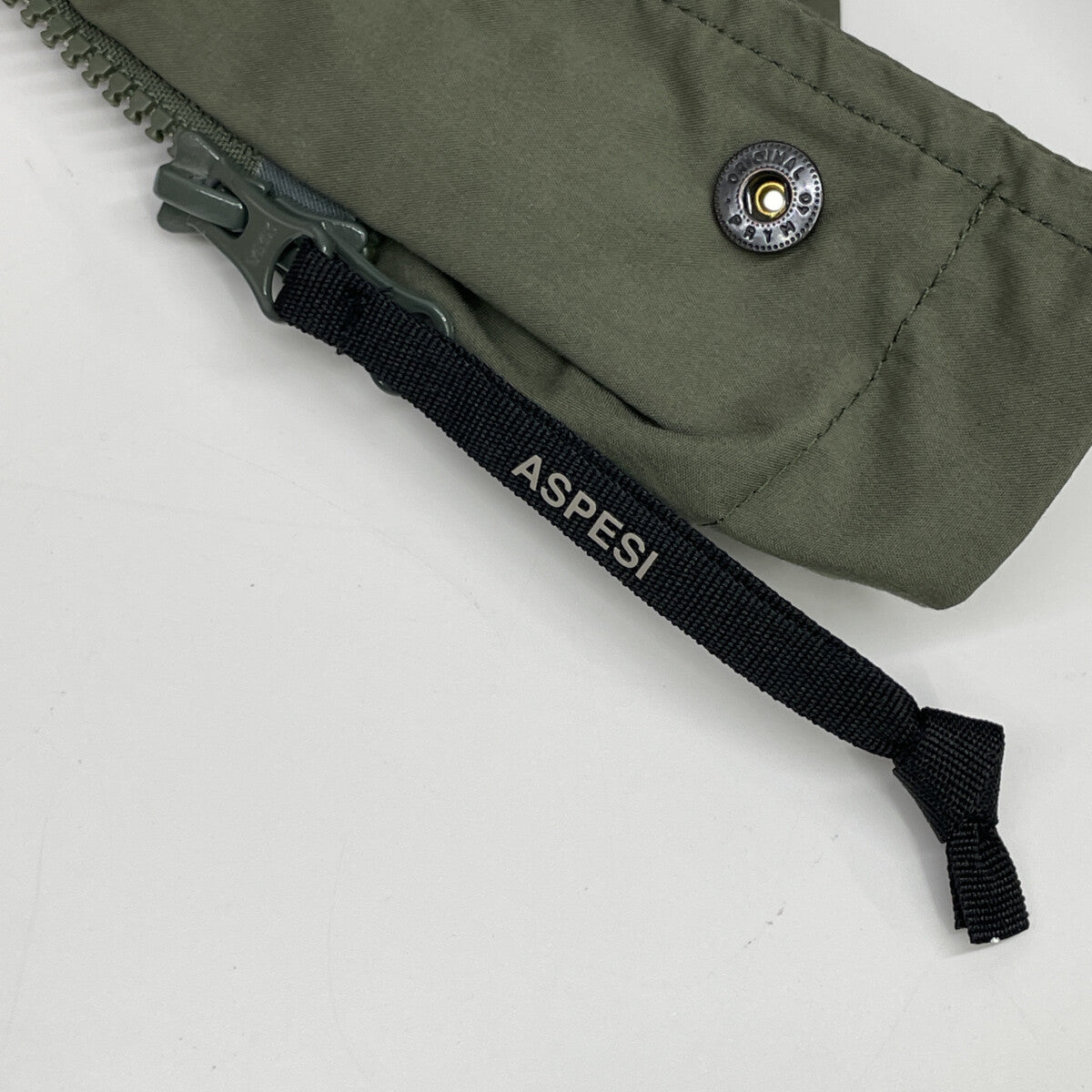 ASPESI アスペジ 9517483-88066 ｶｰｷ ｺｯﾄﾝ×ﾅｲﾛﾝ M-65 ﾌｨｰﾙﾄﾞｼﾞｬｹｯﾄ ジャケット M