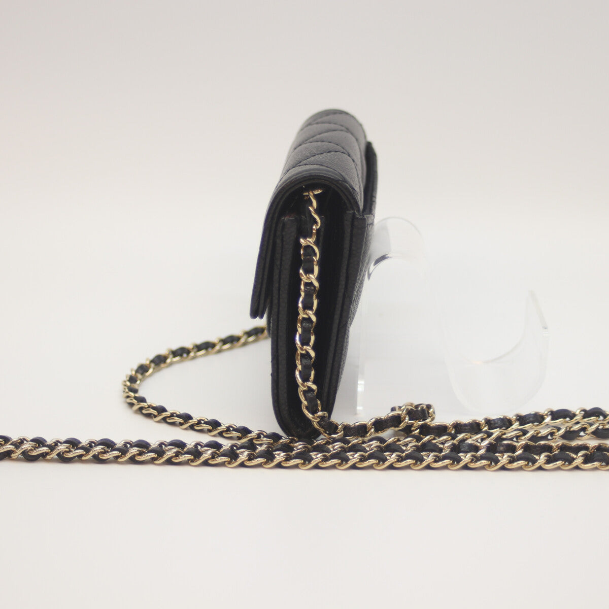 CHANEL シャネル AP0238 ﾗﾝﾀﾞﾑｼﾘｱﾙ ﾀｲﾑﾚｽｸﾗｼｯｸ ﾏﾄﾗｯｾ ﾌﾞﾗｯｸ×ｼｬﾝﾊﾟﾝｺﾞｰﾙﾄﾞ ｷｬﾋﾞｱｽｷﾝ ﾁｪｰﾝｸﾗｯﾁ ショルダーバッグ