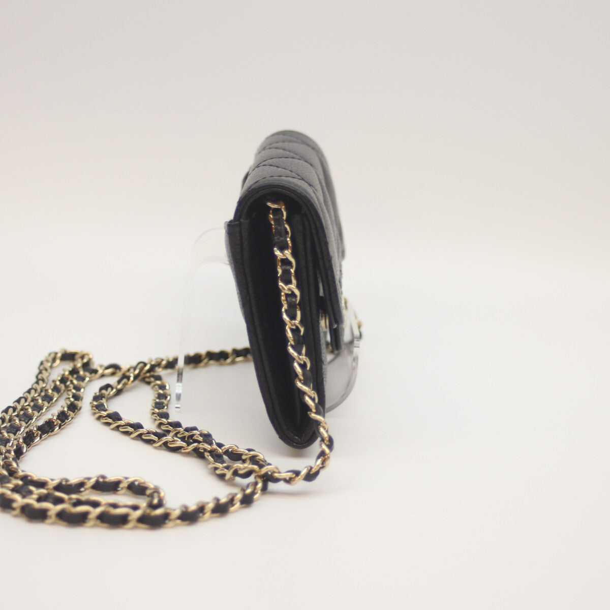 CHANEL シャネル AP0238 ﾗﾝﾀﾞﾑｼﾘｱﾙ ﾀｲﾑﾚｽｸﾗｼｯｸ ﾏﾄﾗｯｾ ﾌﾞﾗｯｸ×ｼｬﾝﾊﾟﾝｺﾞｰﾙﾄﾞ ｷｬﾋﾞｱｽｷﾝ ﾁｪｰﾝｸﾗｯﾁ ショルダーバッグ