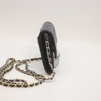 CHANEL シャネル AP0238 ﾗﾝﾀﾞﾑｼﾘｱﾙ ﾀｲﾑﾚｽｸﾗｼｯｸ ﾏﾄﾗｯｾ ﾌﾞﾗｯｸ×ｼｬﾝﾊﾟﾝｺﾞｰﾙﾄﾞ ｷｬﾋﾞｱｽｷﾝ ﾁｪｰﾝｸﾗｯﾁ ショルダーバッグ