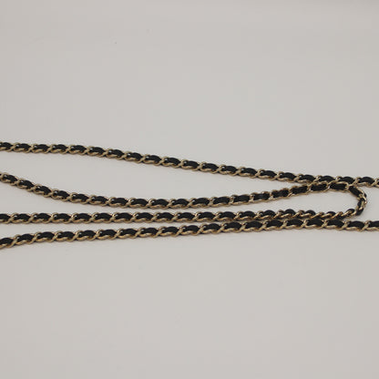 CHANEL シャネル AP0238 ﾗﾝﾀﾞﾑｼﾘｱﾙ ﾀｲﾑﾚｽｸﾗｼｯｸ ﾏﾄﾗｯｾ ﾌﾞﾗｯｸ×ｼｬﾝﾊﾟﾝｺﾞｰﾙﾄﾞ ｷｬﾋﾞｱｽｷﾝ ﾁｪｰﾝｸﾗｯﾁ ショルダーバッグ