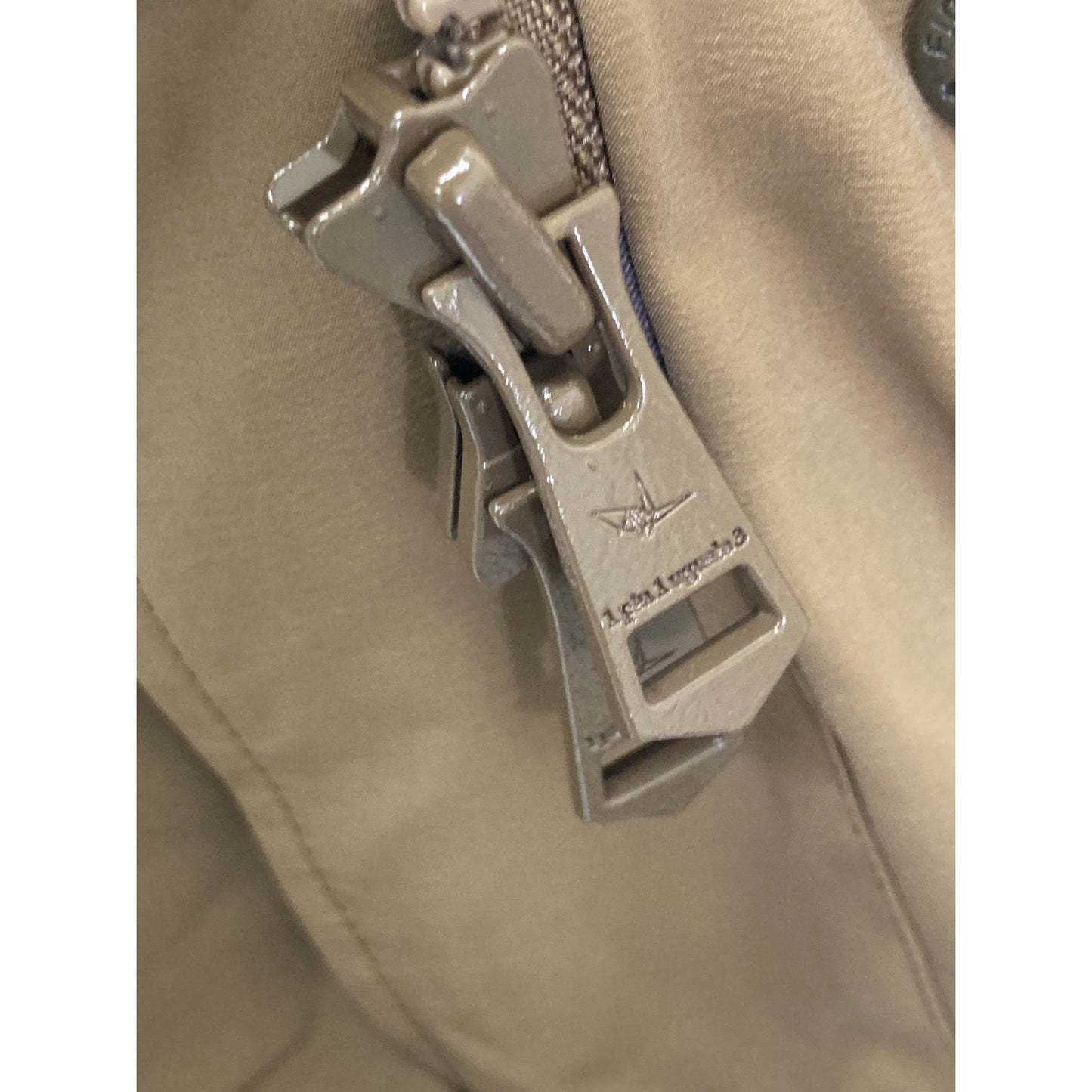 1piu1uguale3 ウノピゥウノウグァーレトレ MRB685 ﾌﾞﾗｳﾝ 4WAY RIB ZIP JKT DOWN 2Bﾃｰﾗｰﾄﾞﾀﾞｳﾝｼﾞｬｹｯﾄ ジャケット IV