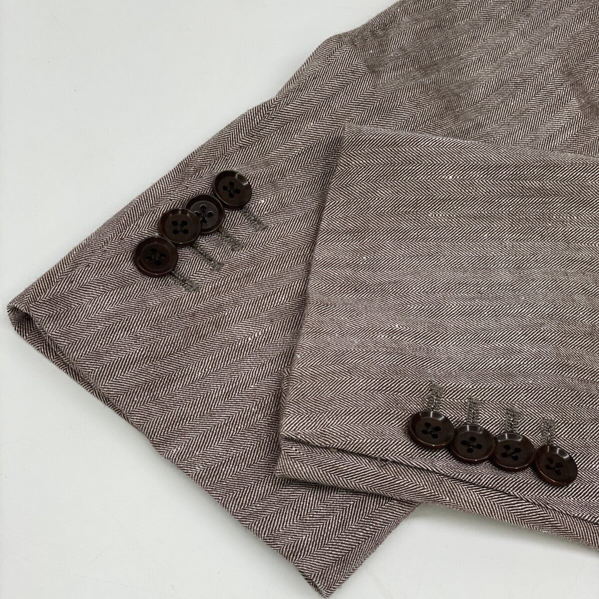 Brilla per il gusto ブリッラ ペル イル グスト ﾌﾞﾗｳﾝ ﾘﾈﾝ混 ﾍﾘﾝﾎﾞｰﾝ 3ﾎﾞﾀﾝ 段返り ｼﾞｬｹｯﾄ ジャケット 48