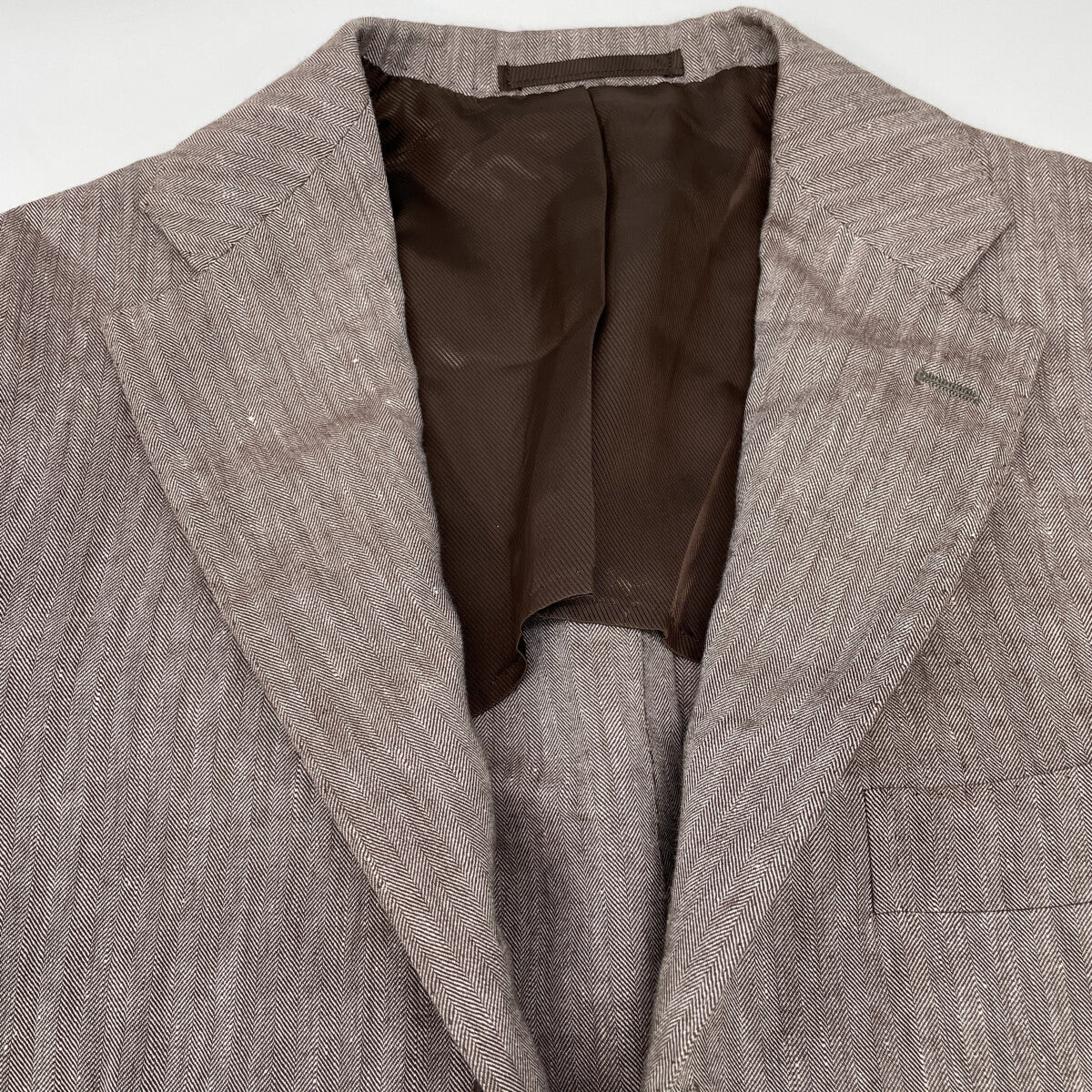 Brilla per il gusto ブリッラ ペル イル グスト ﾌﾞﾗｳﾝ ﾘﾈﾝ混 ﾍﾘﾝﾎﾞｰﾝ 3ﾎﾞﾀﾝ 段返り ｼﾞｬｹｯﾄ ジャケット 48