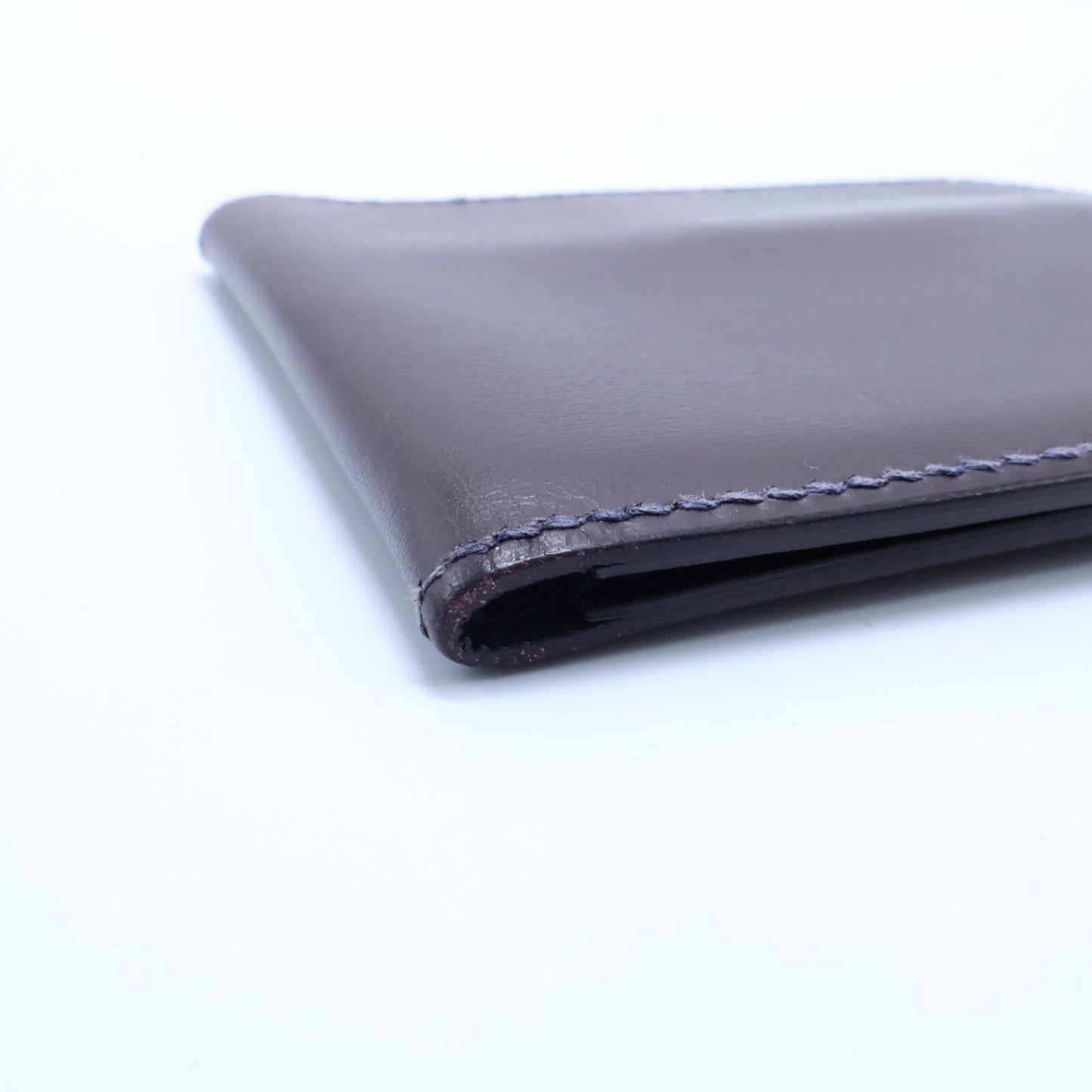 T MBH タクヤ エムビーエイチ レザー 二つ折り財布（小銭入れなし）