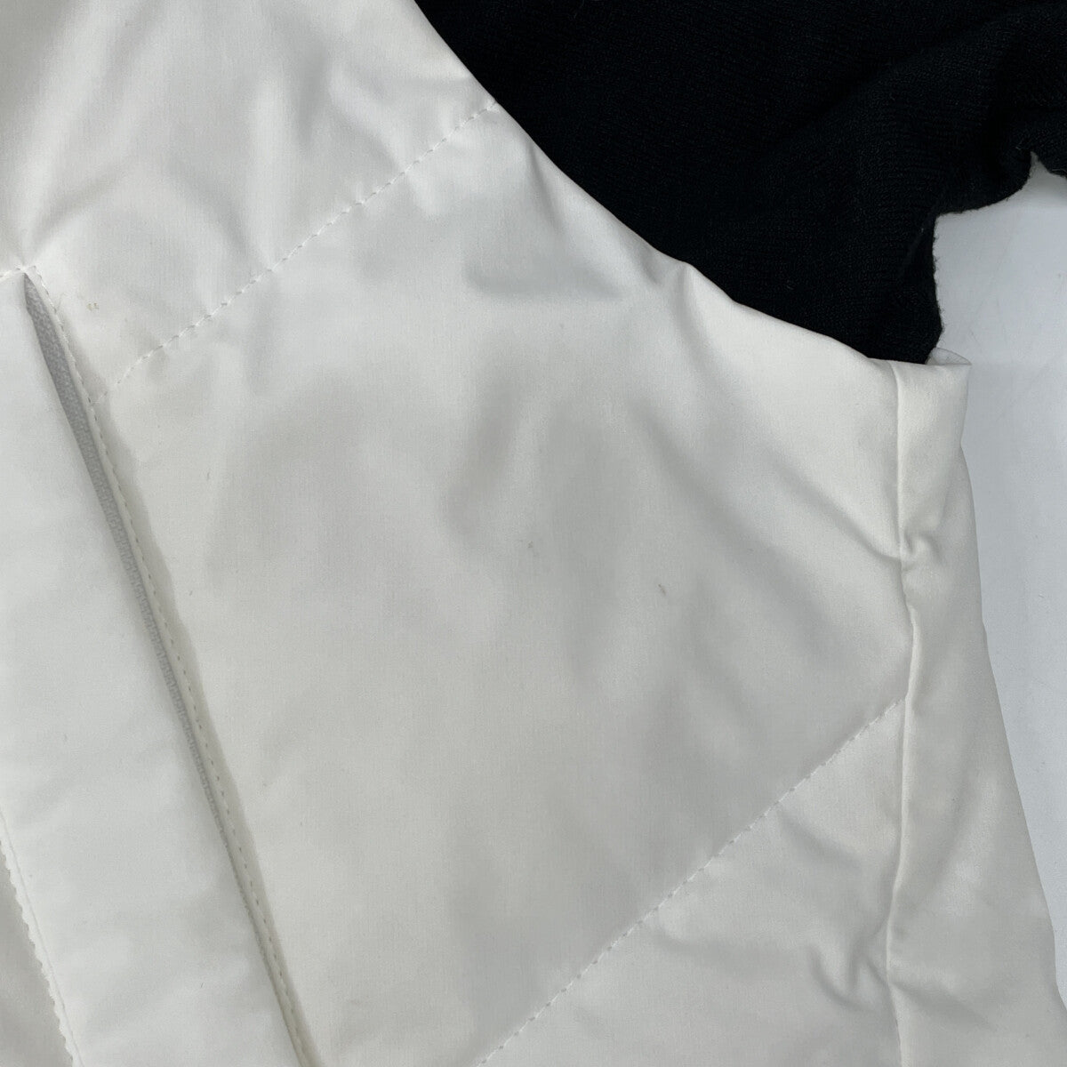 DESCENTE デサント ﾎﾜｲﾄ×ﾌﾞﾗｯｸ ﾄﾞｯｷﾝｸﾞ ﾄｯﾌﾟｽ トップス M