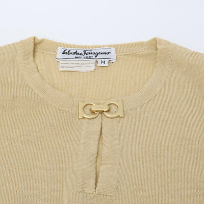 Salvatore Ferragamo サルヴァトーレフェラガモ ﾍﾞｰｼﾞｭ ｳｰﾙ ｶﾞﾝﾁｰﾆ ｸｰﾙﾈｯｸﾆｯﾄ トップス M