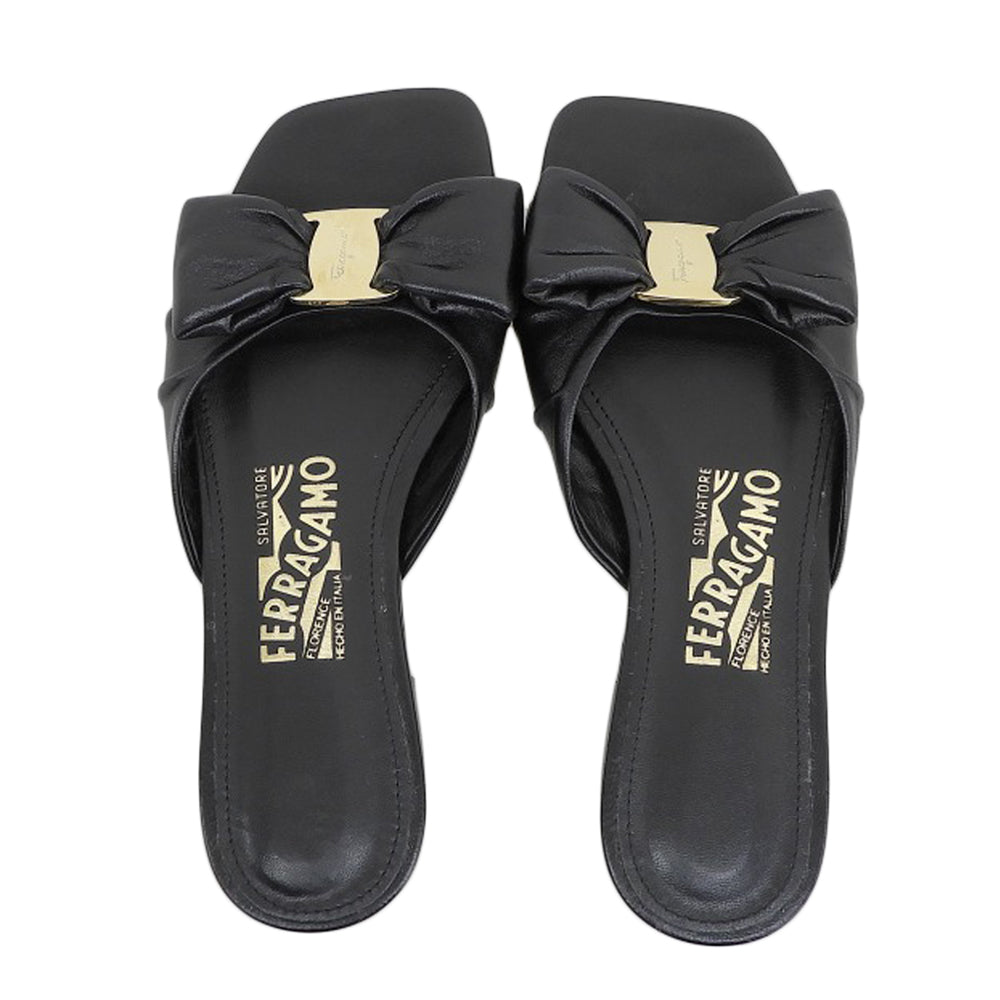 Salvatore Ferragamo サルヴァトーレフェラガモ ヴァラ リボントゥ フラット スライド サンダル レディース ブラック 4 シューズ 4