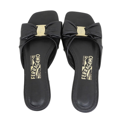 Salvatore Ferragamo サルヴァトーレフェラガモ ヴァラ リボントゥ フラット スライド サンダル レディース ブラック 4 シューズ 4